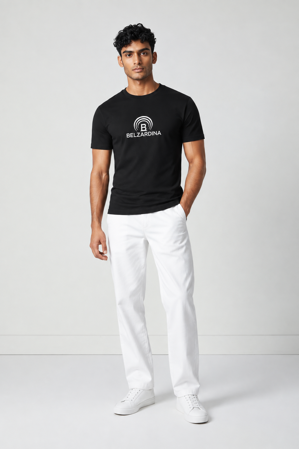 BELZARDINA klassisches schwarzes T-Shirt – Model Vorderansicht