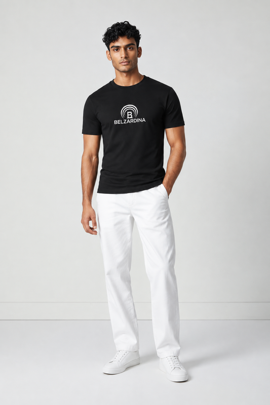 BELZARDINA klassisches schwarzes T-Shirt – Model Vorderansicht