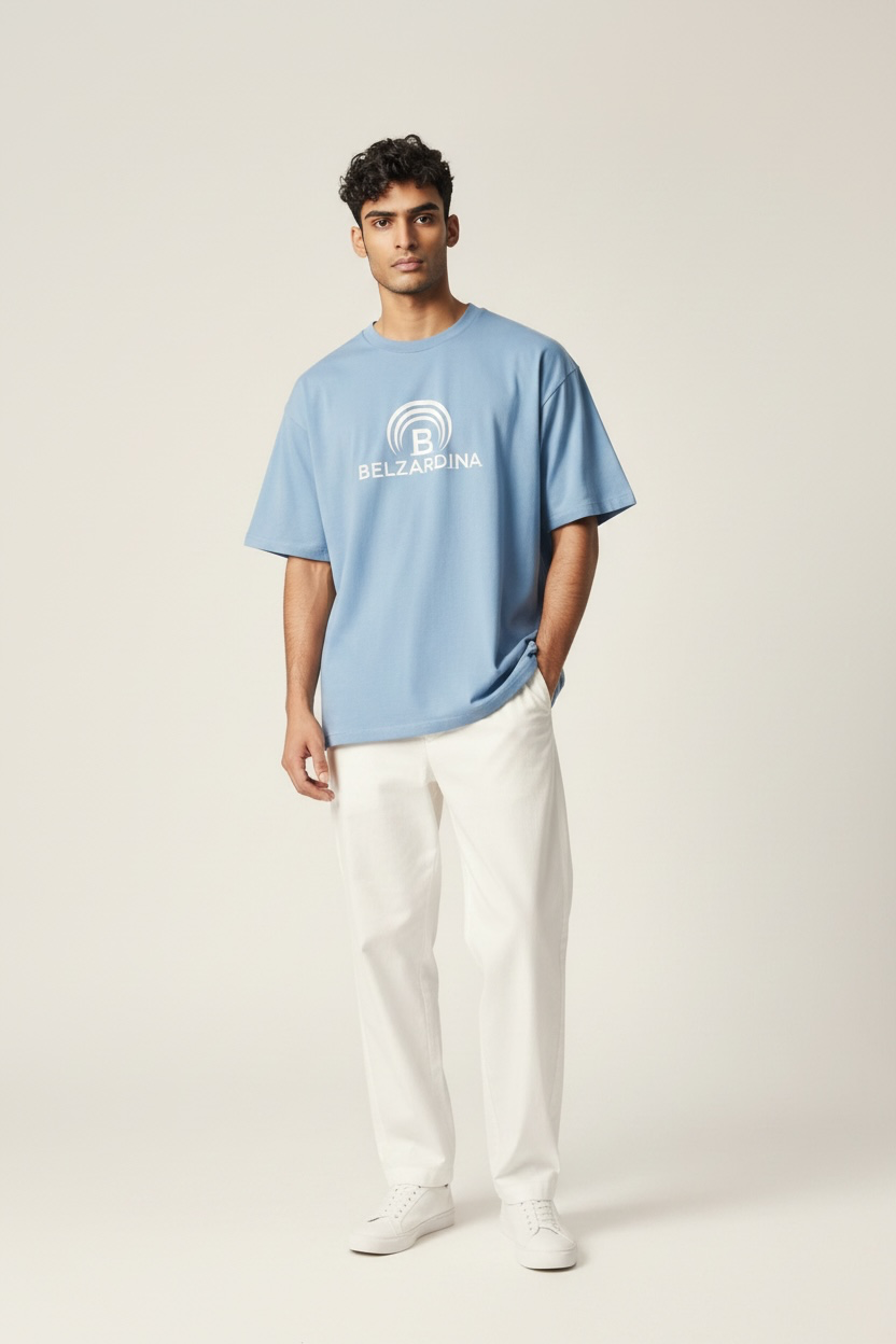 BELZARDINA Oversized T-Shirt 240 GSM Baltic Blue – Model Vorderansicht